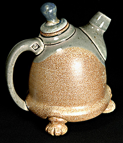 Teapot B by Oliver Peter-Contesse